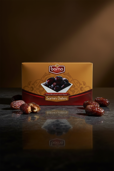 Premium Turcijas svaigas dateles 550g, luksusa produkta fotogrāfija, studijas apgaismojums, gourmet prezentācija
